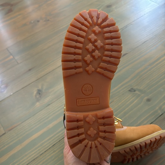 COPY - Timberland waterproof wheats size 5 women’s size 6.5 - Picture 3 of 5